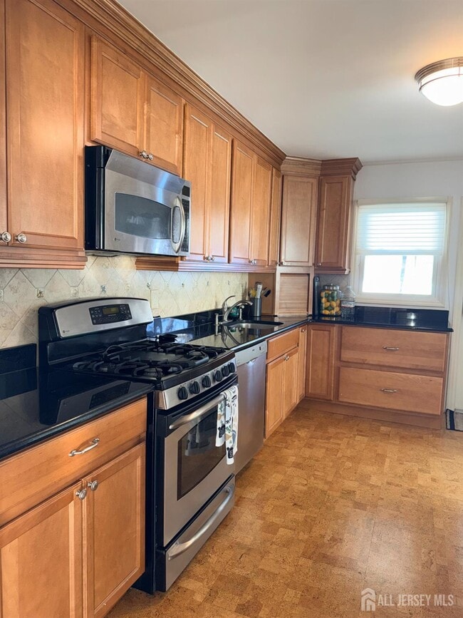 Building Photo - 27 Rector Ave