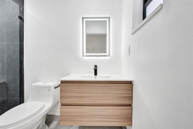 Building Photo - 4101 SW 48th Ct