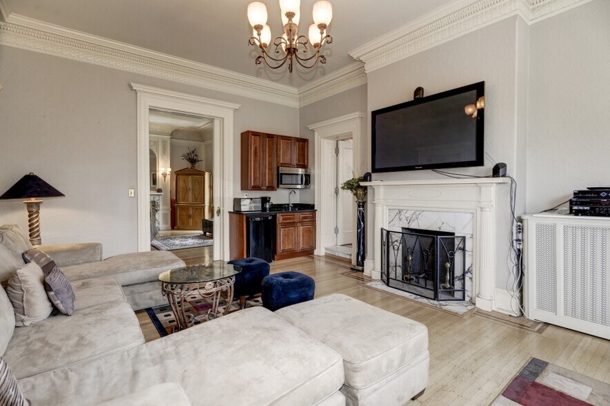 living area w / fireplace - 106 E Chase St
