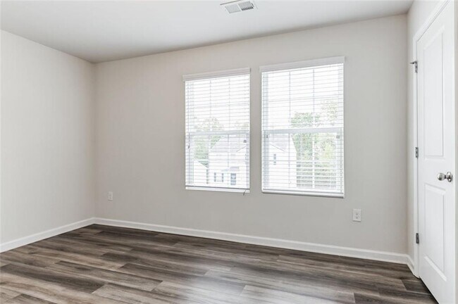 Building Photo - 512 Amelia Ct