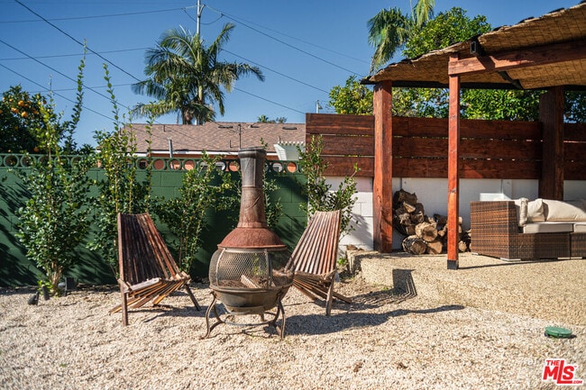 Building Photo - 6101 S Mansfield Ave