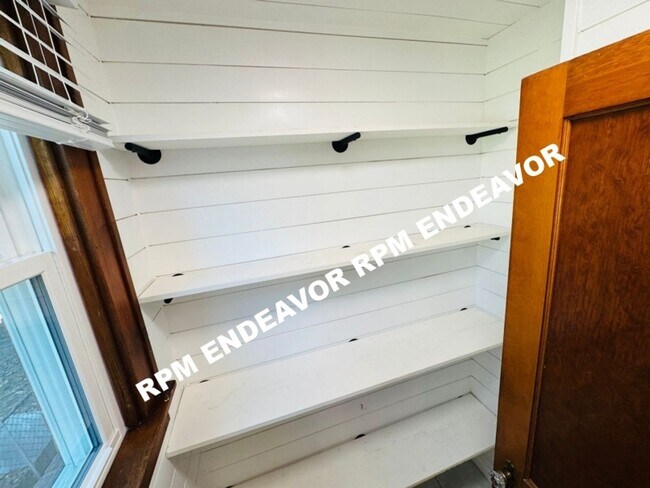 Building Photo - Downtown St. Charles 4BR Home | Walk to Main Street | Garage + Yard