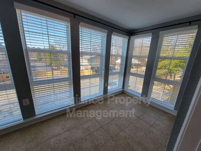 Building Photo - 4151 S Four Mile Run Dr