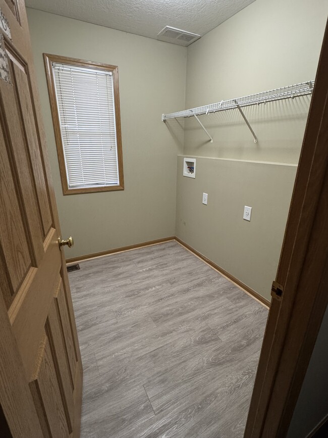 Laundry room - 5800 Katara Dr