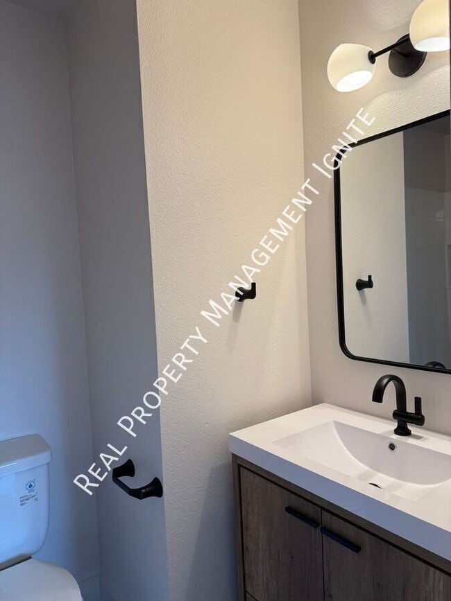 Building Photo - 1972 NE Sams Loop