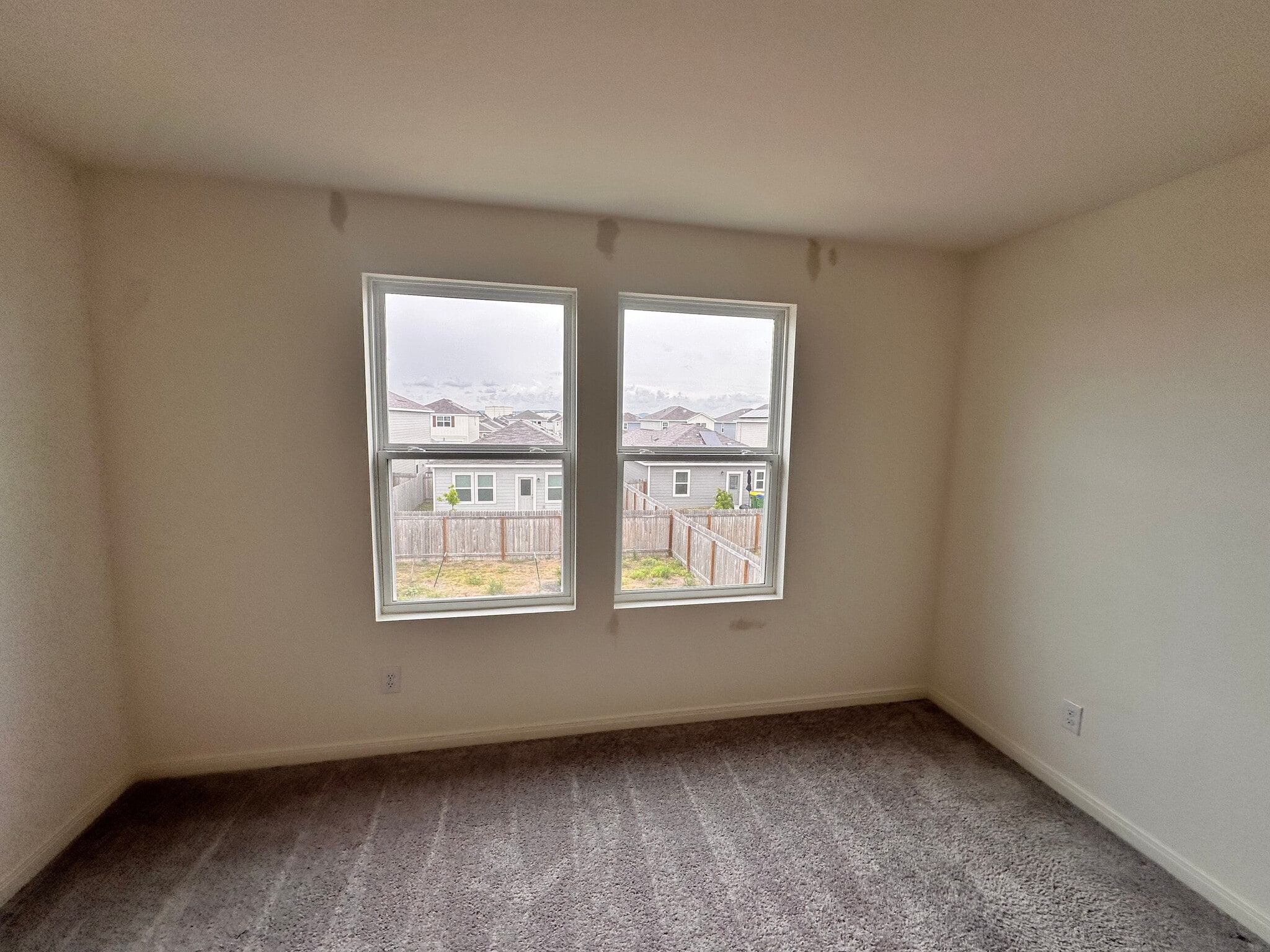 Building Photo - Room in House on Maple Ter