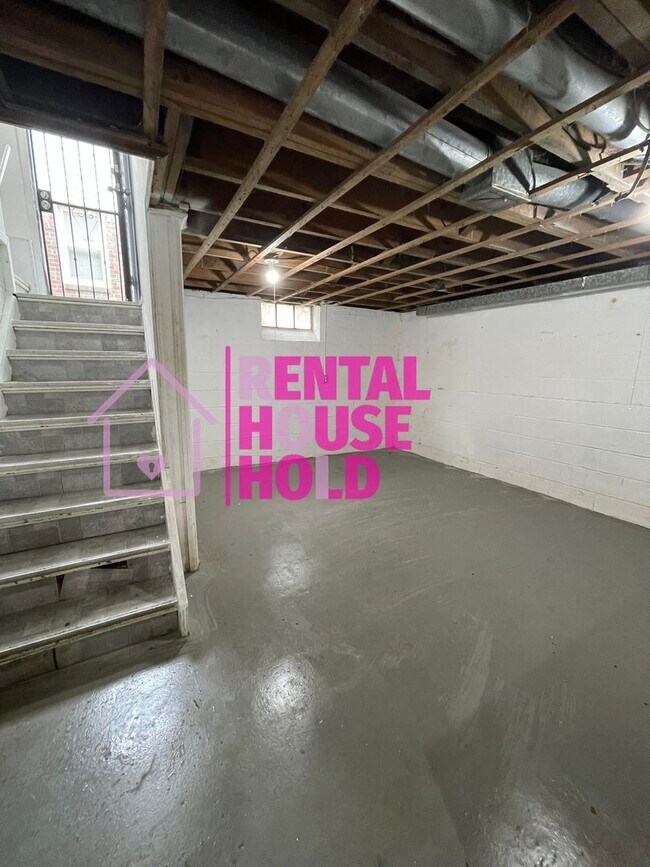 Building Photo - Security Deposit Slashed just $500~ 3 BEDR...