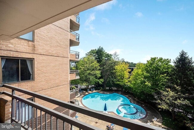 Building Photo - 2111 Wisconsin Ave NW