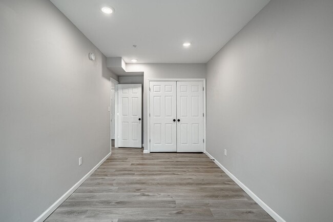 Building Photo - 235 E Market St