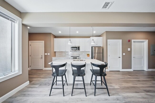 Building Photo - 7 Giada Ln