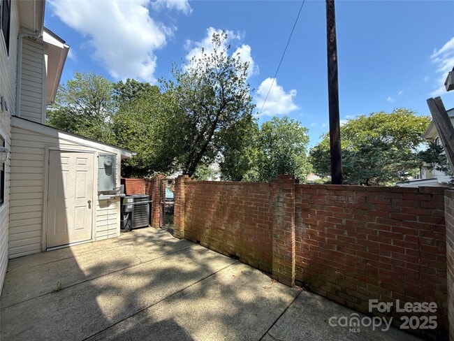 Building Photo - 10953 Park Rd