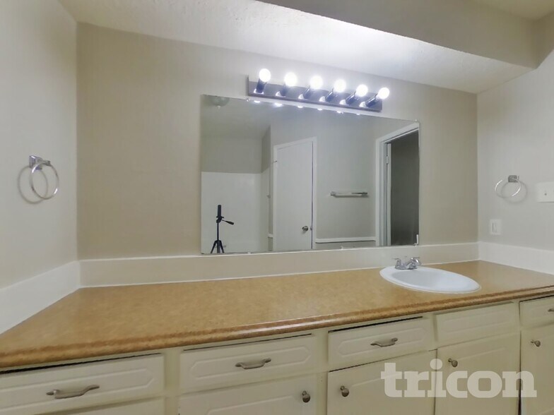 Building Photo - 24122 Spring Mill Ln