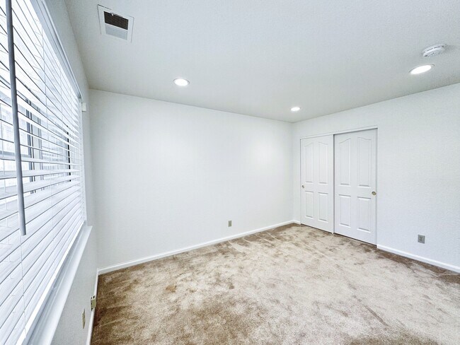 Building Photo - 4378 Conejo Dr