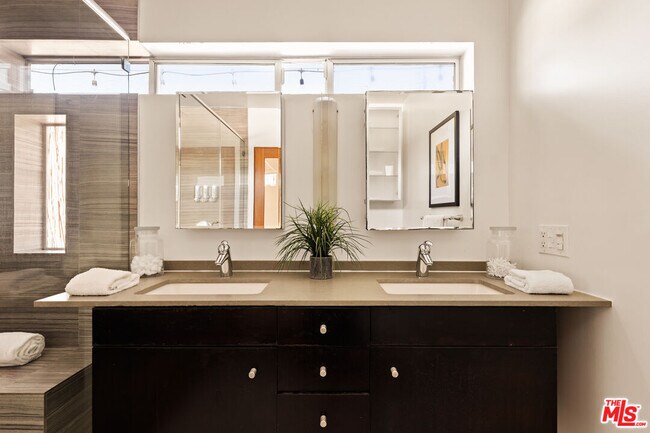 Building Photo - 619 San Juan Ave