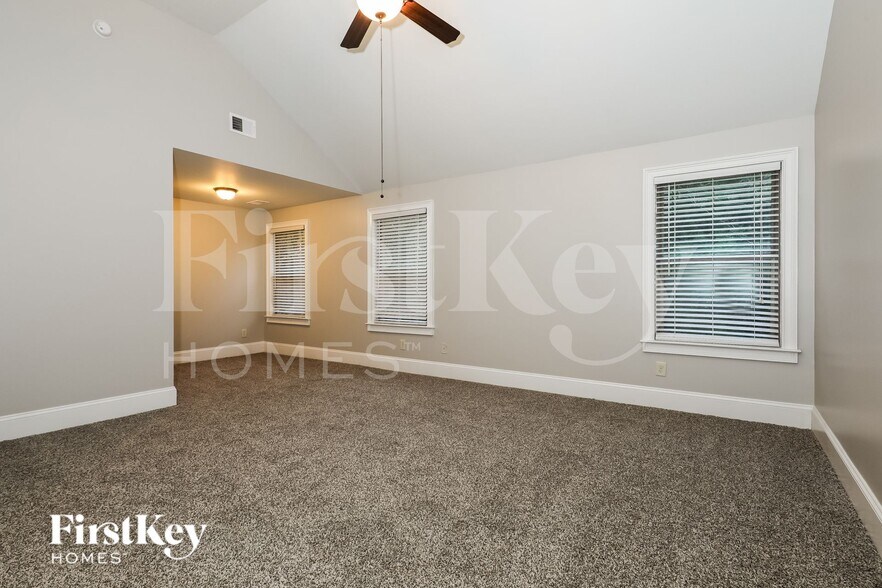 Building Photo - 139 Village Park Dr