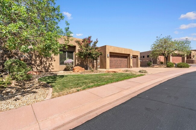 Building Photo - 3052 Snow Canyon Pkwy