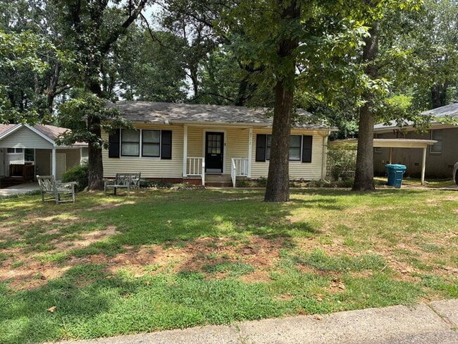 Primary Photo - Updated 3 bedroom 1 bathroom Home in Kingw...