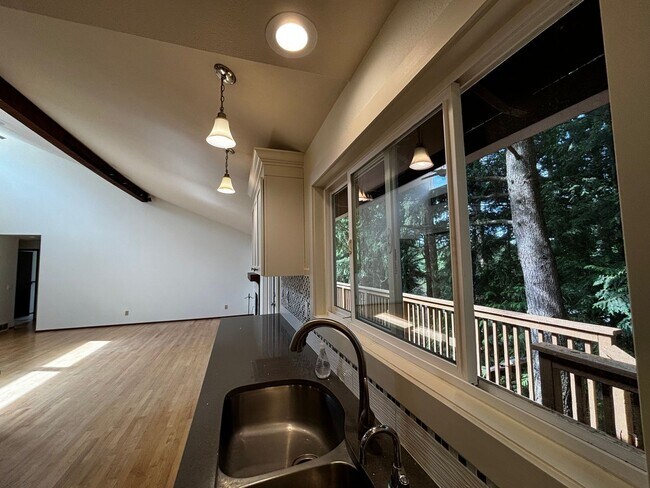 Building Photo - Amazing Lake Forest Park Home