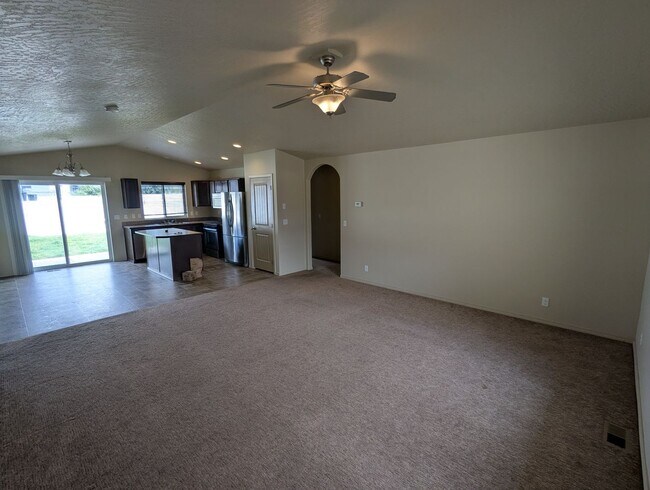 Building Photo - 7290 N Bandon Ln