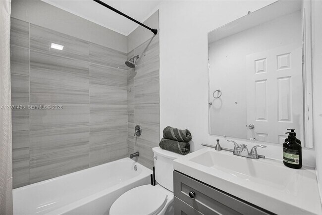 Building Photo - 370 NE 87th St