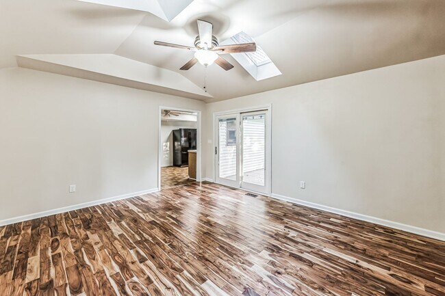 Building Photo - Country Charmer 3Bd/2.5Bth colonial home w/ 2 car garage on 1 acre! $1000 first month credit!