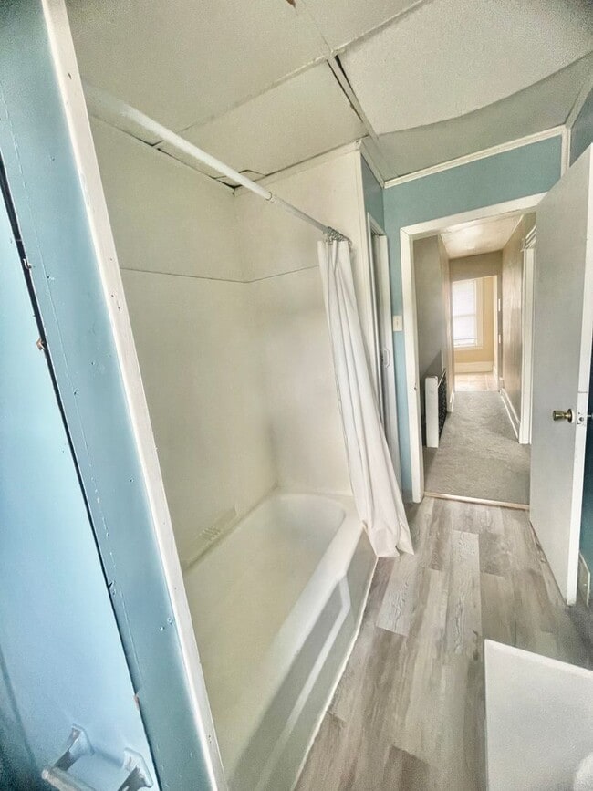 Building Photo - 4 bedroom. 1.5 Bath- Turtle Creek Pa