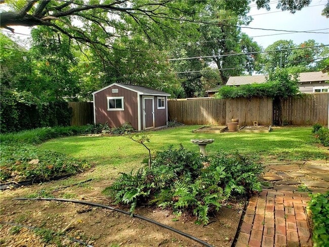 Building Photo - 585 Classen Dr