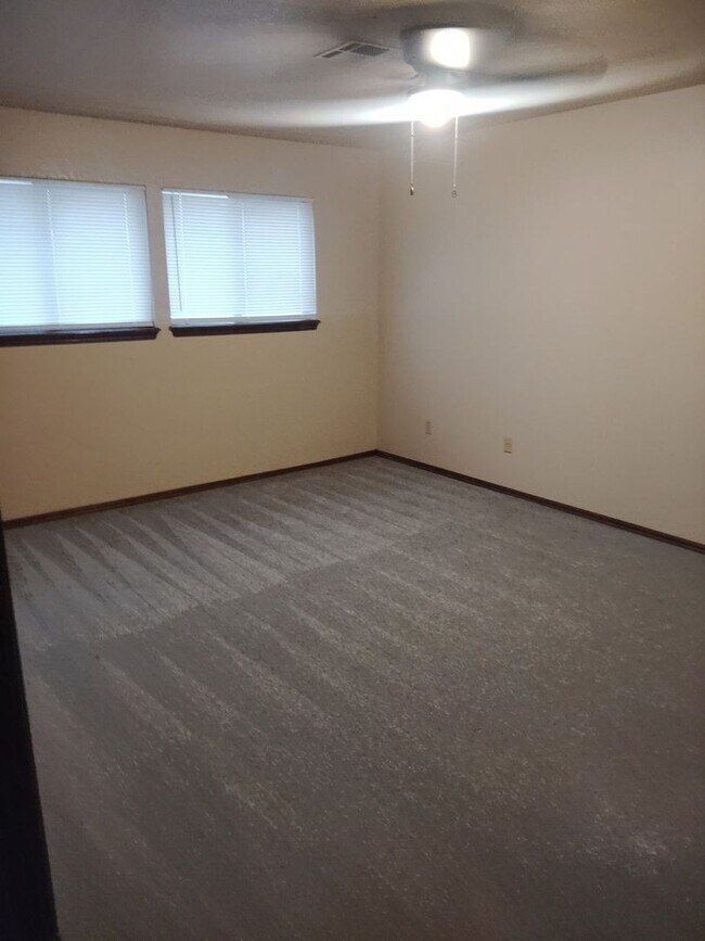 Building Photo - 10207 Shadowridge Dr