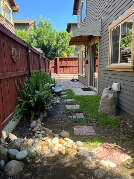 Back yard/Patio - 829 Sequoia Cir