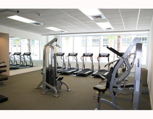 Building Photo - 1750 N Bayshore Dr