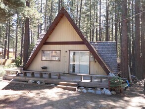 Building Photo - Nice house in South Lake Tahoe available now!