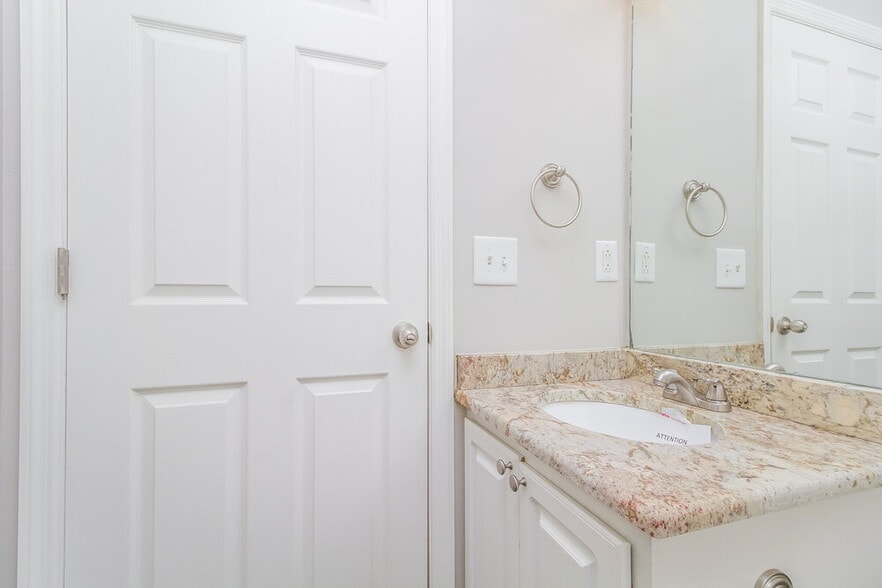 Building Photo - 4152 Pleasant Colony Dr
