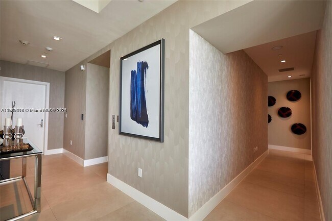 Building Photo - 16901 Collins Ave