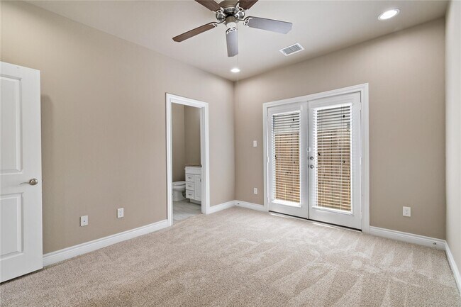 Building Photo - 4312 Dickson St