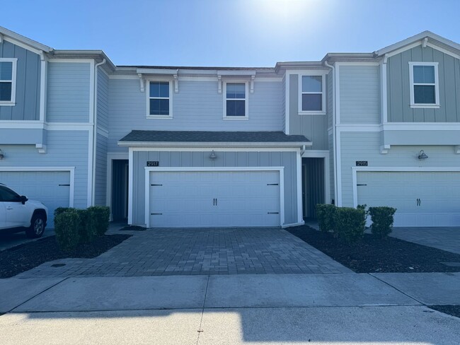 Primary Photo - 3 Bed 2.5 Bath Townhouse For Rent In Store...