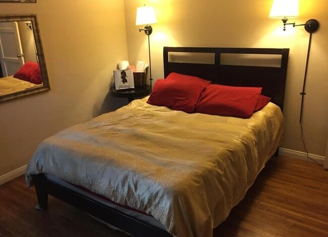 Building Photo - 3817 Cherry Ave