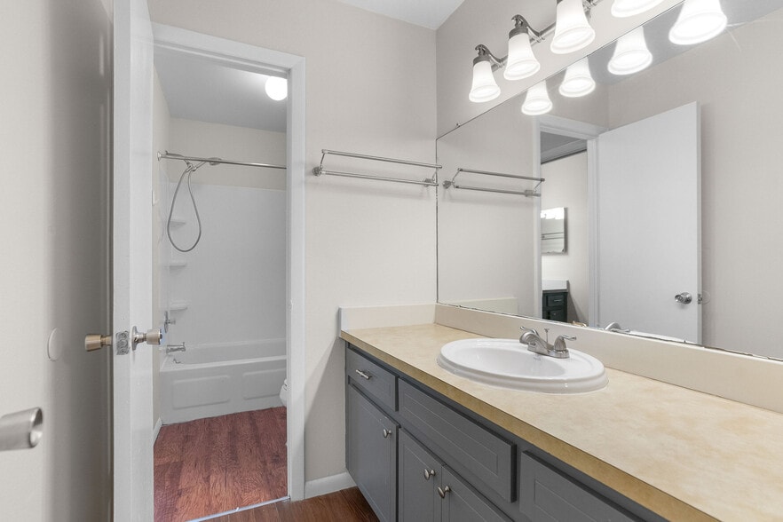 Building Photo - 2078 Loma Linda Way N