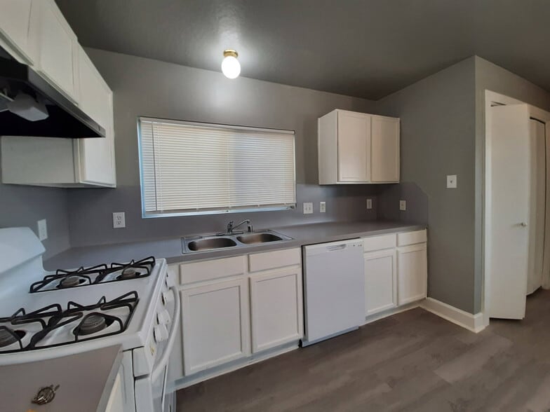 Building Photo - 6103 Settlers Square Ln