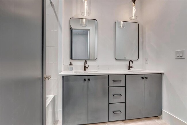 Building Photo - 580 Heatherden Ave