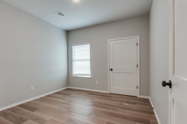 Building Photo - 5 East