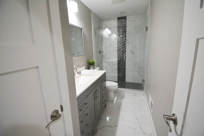 Building Photo - 5 Bed | 3 Bath | Luxury Living at Its Finest