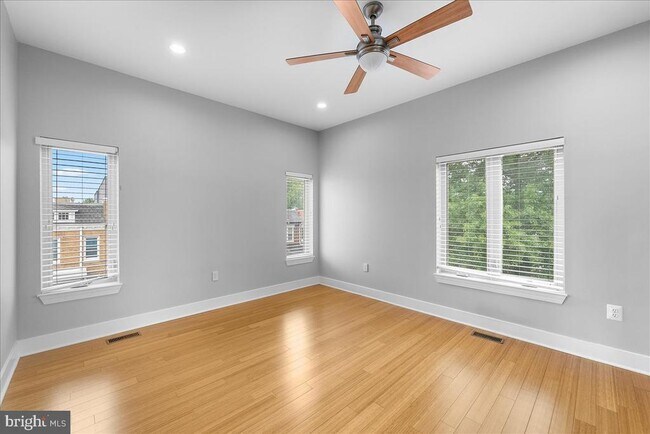 Building Photo - 471 Luray Pl NW