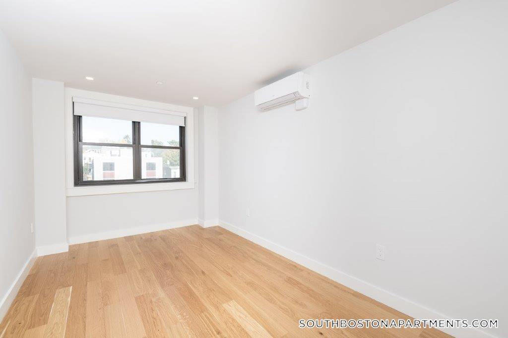 Building Photo - 1410 Columbia Rd