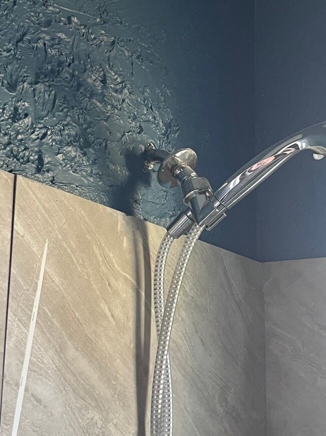 Building Photo - 728 E 93rd St