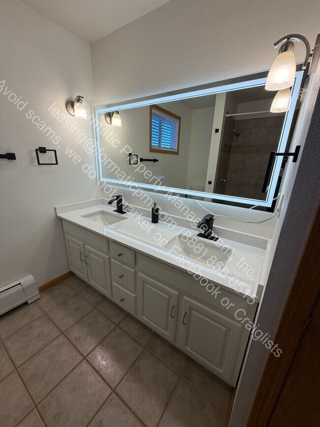 Building Photo - Pet Friendly - 3 Bed 2.5 Bath Charming Home in the Heart of Dacono with Small-Town Appeal