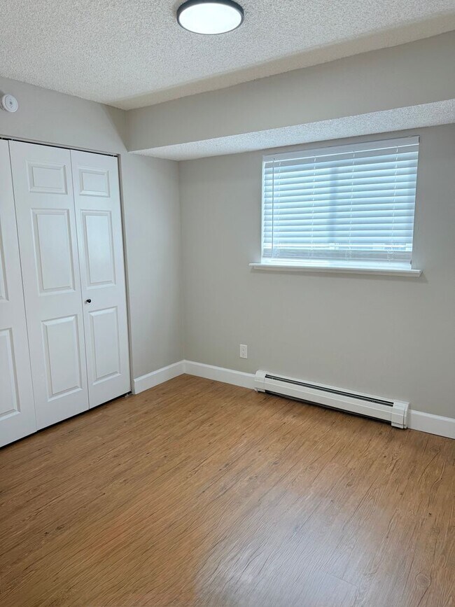 Building Photo - Creekside Views in this Stunning 2 Bedroom!