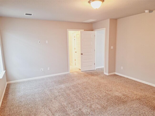 Building Photo - 124 Peruvian Ln
