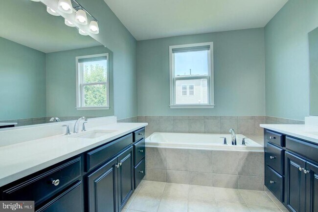 Building Photo - 42262 Knotty Oak Terrace