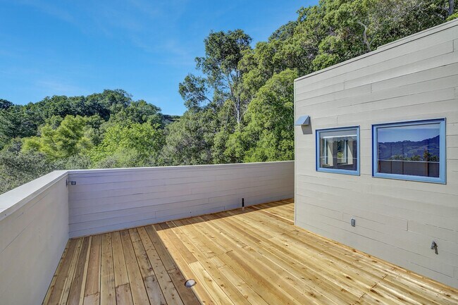 Building Photo - 319 Tappan Terrace