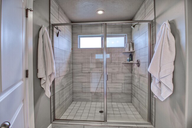 Building Photo - 8636 N Cypress Alley